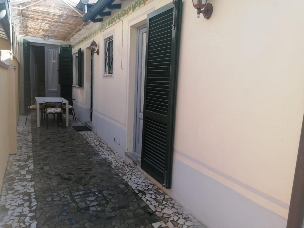 La Casina Giramondo Di Ele Viareggio Dış mekan fotoğraf